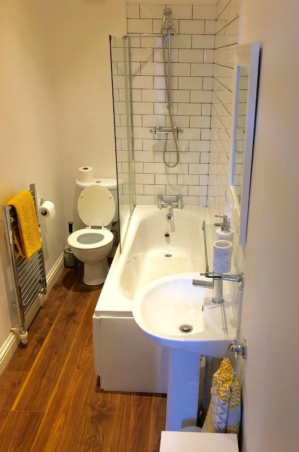 Number One Apartment Wetherby Ngoại thất bức ảnh
